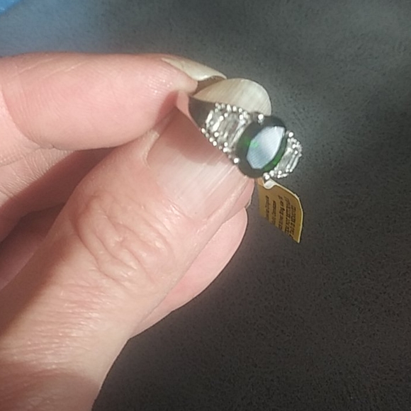 Ring - Picture 3 of 8